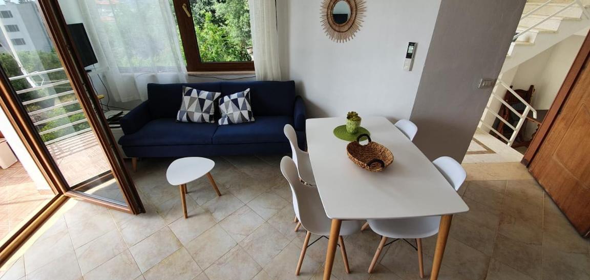 Seaview Apartment Borsh Luaran gambar